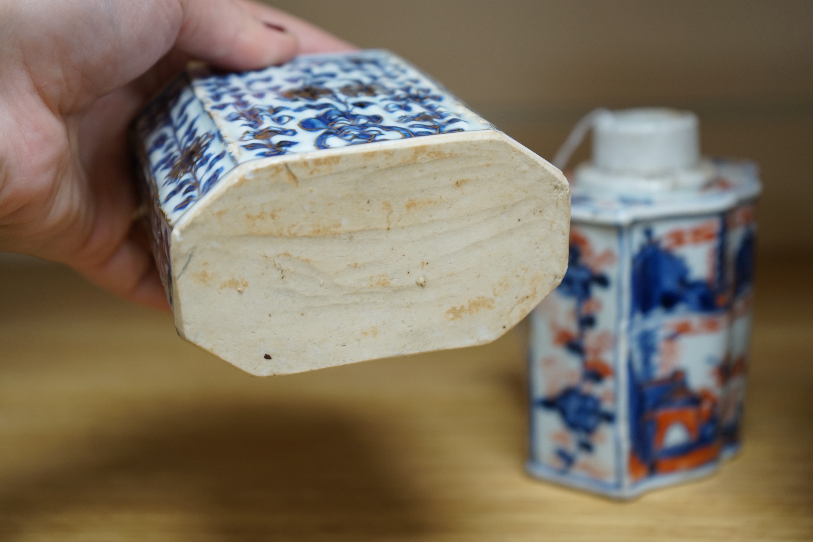 Two 18th century Chinese export porcelain tea cannisters, 10 cms high